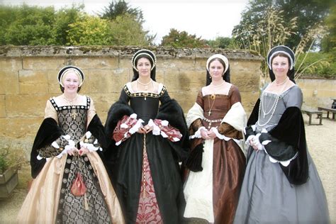 what did tudor girls wear